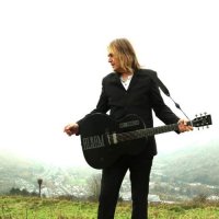 Mike Peters